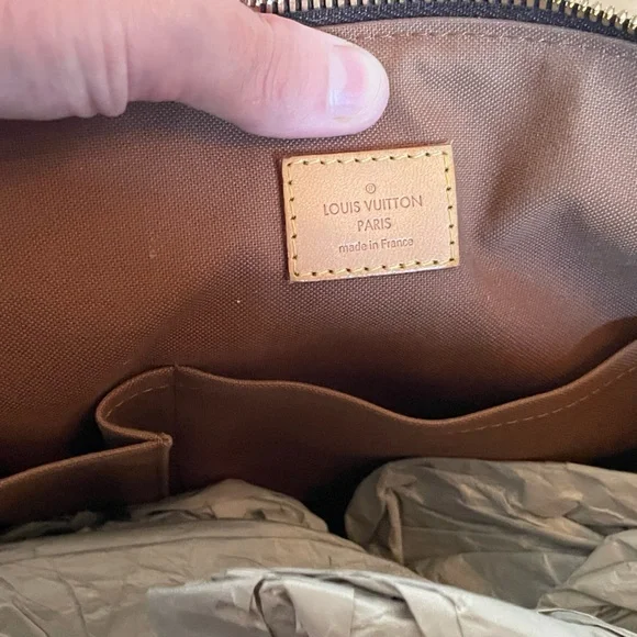 Louis Vuitton Tivoli GM Monogram - Picture 10 of 15